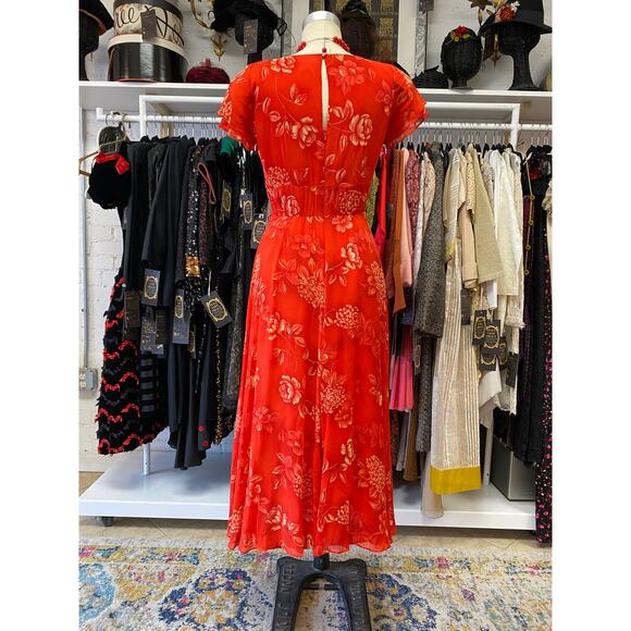vintage 1990s sheer red silk floral dress, flutter sleeves, key hole, size 6 - Picture 8 of 10